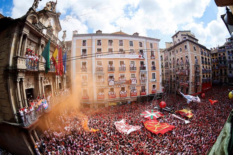 San Fermín 2018: Chupinazo sin ikurriña... en el balcón