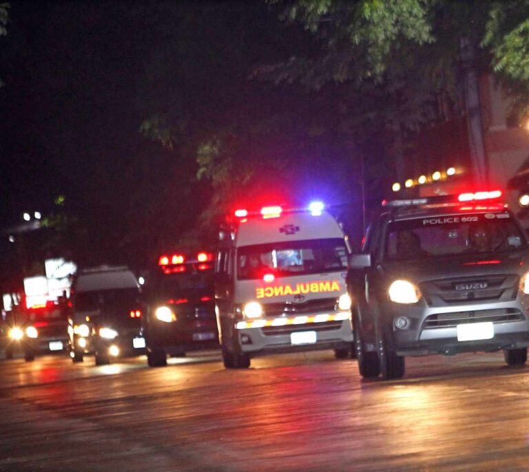 Interrumpido el rescate de los niños encerrados en una cueva de Tailandia