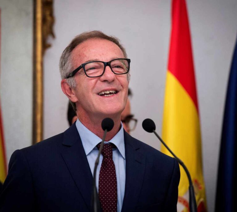 El exministro José Guirao deja su escaño para volver a la gestión cultural