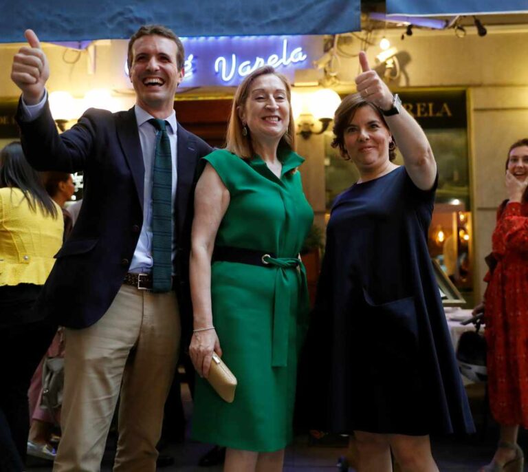 La cena de la 'reconciliación': 100 diputados reúnen a Casado y Santamaría para presionar por la unidad