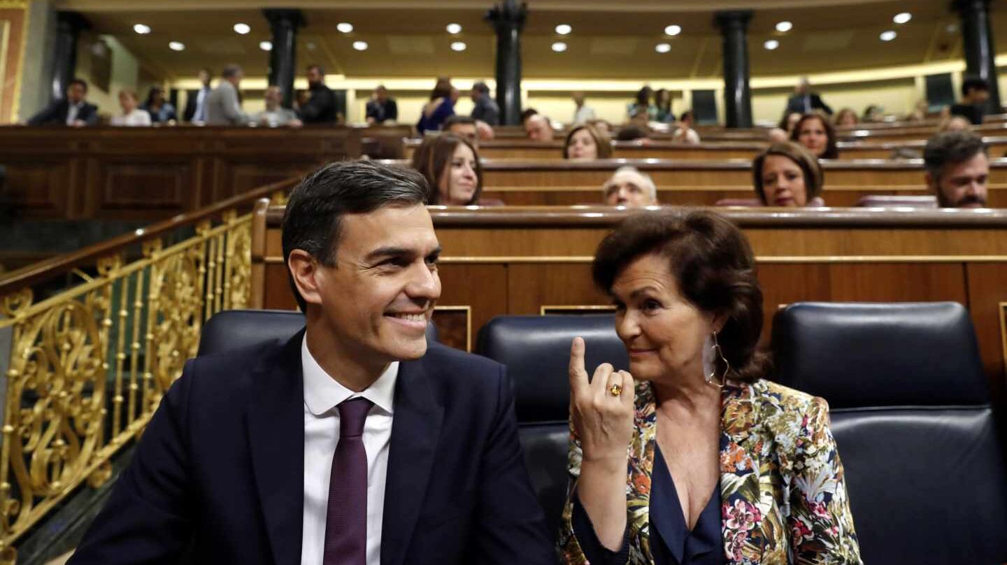 Pedro Sánchez y Carmen Calvo, en el Congreso.