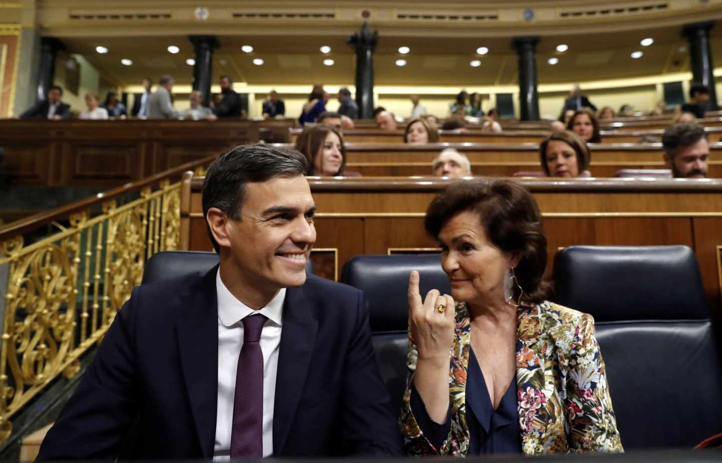 Pedro Sánchez y Carmen Calvo, en el Congreso.