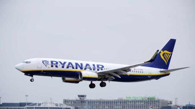 Aterrizaje de un avión de Ryanair. Aterrizaje de un avión de Ryanair.