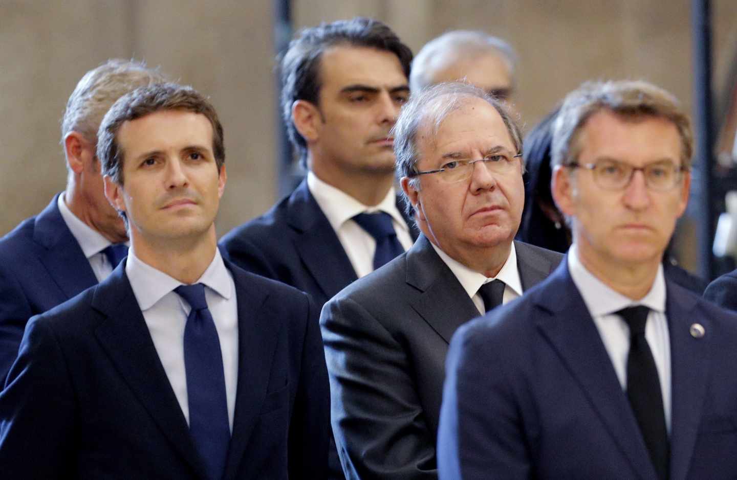 El nuevo líder del PP, Pablo Casado, en el funeral por Fernández Albor junto a Juan Vicente Herrera y Alberto Núñez Feijóo