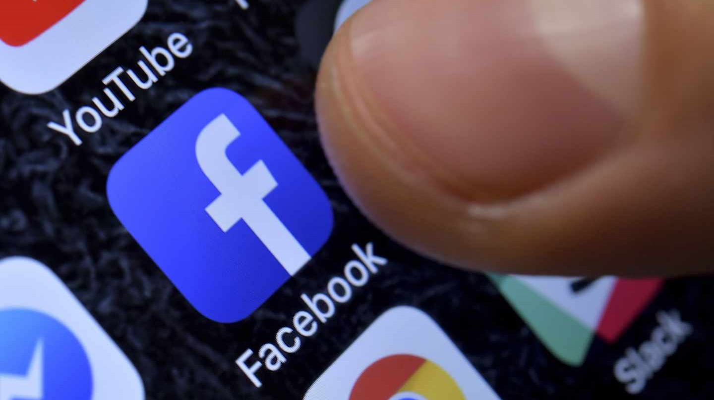 Facebook se desploma más de un 20% ante las señales de que su crecimiento se estanca.