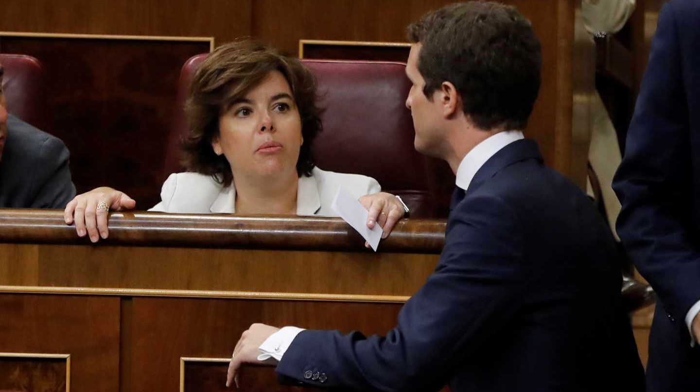 Soraya Sáenz de Santamaría y Pablo Casado, en el Congreso.