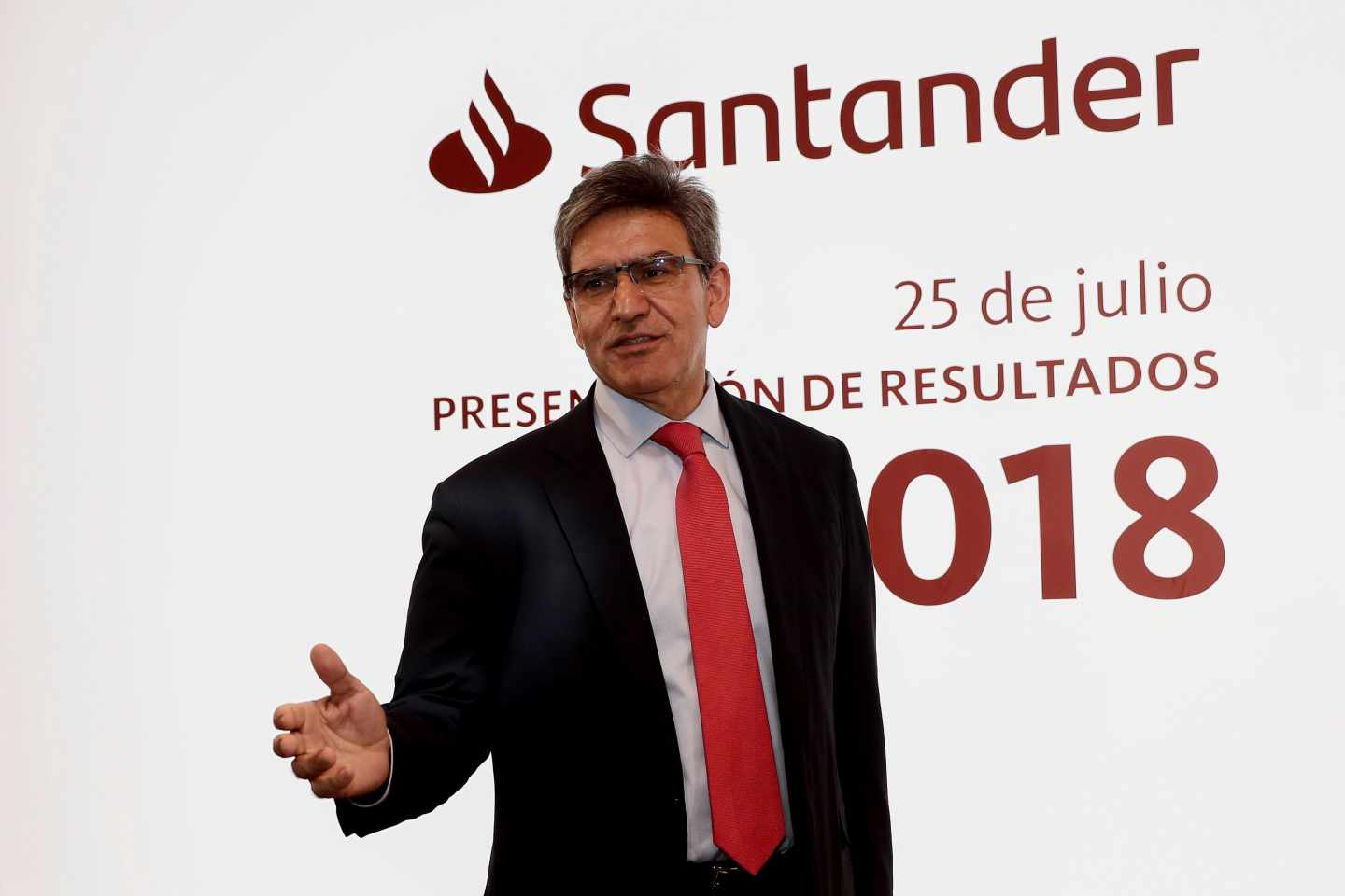 Santander tomará "las medidas que convengan" si se aplica una tasa a la banca