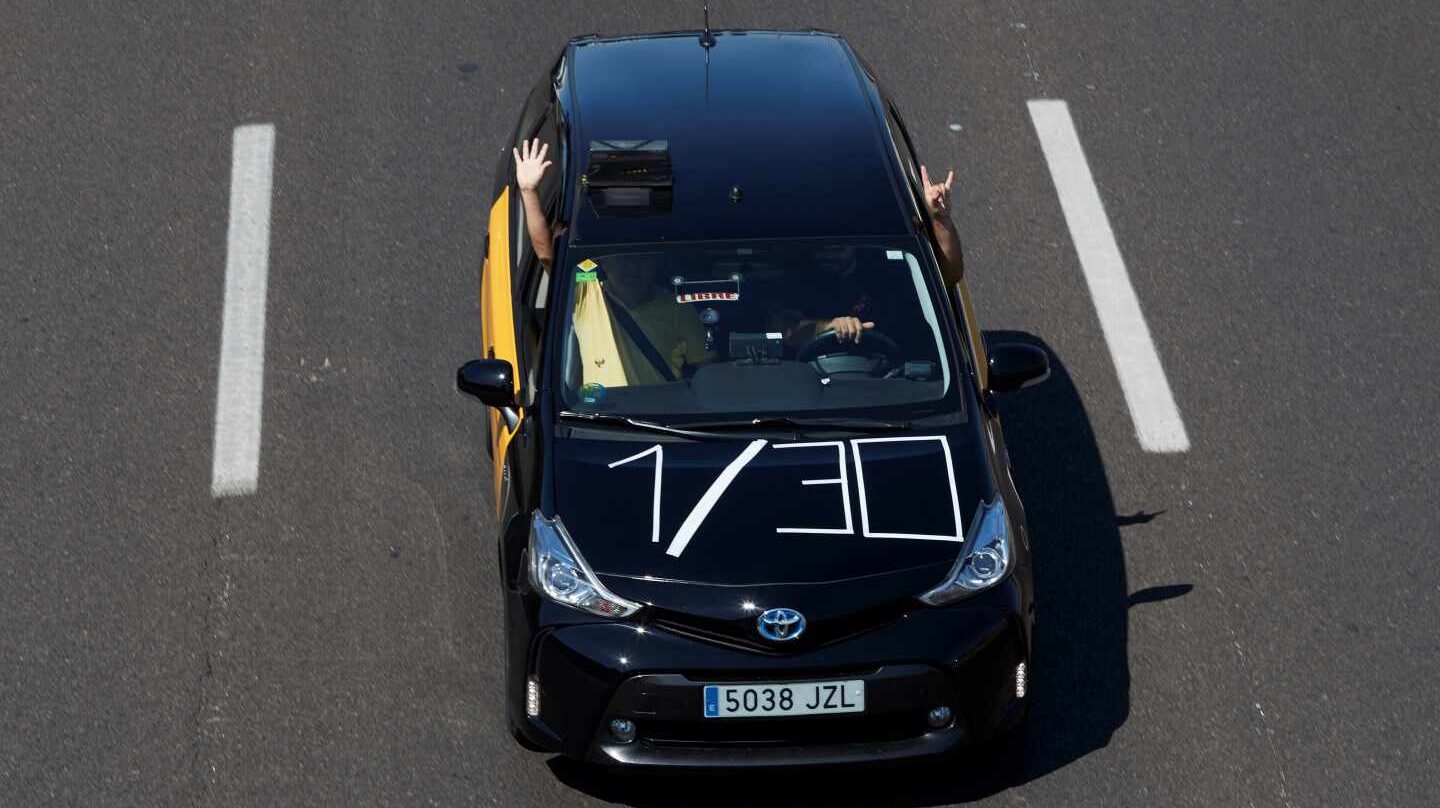 Un Taxi de Barcelona con la reclamación de la cuota del 30 a 1.