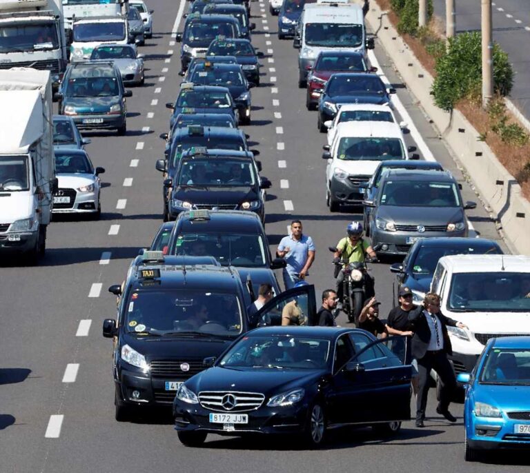 Uber y Cabify retoman la actividad en Barcelona tras los incidentes del miércoles