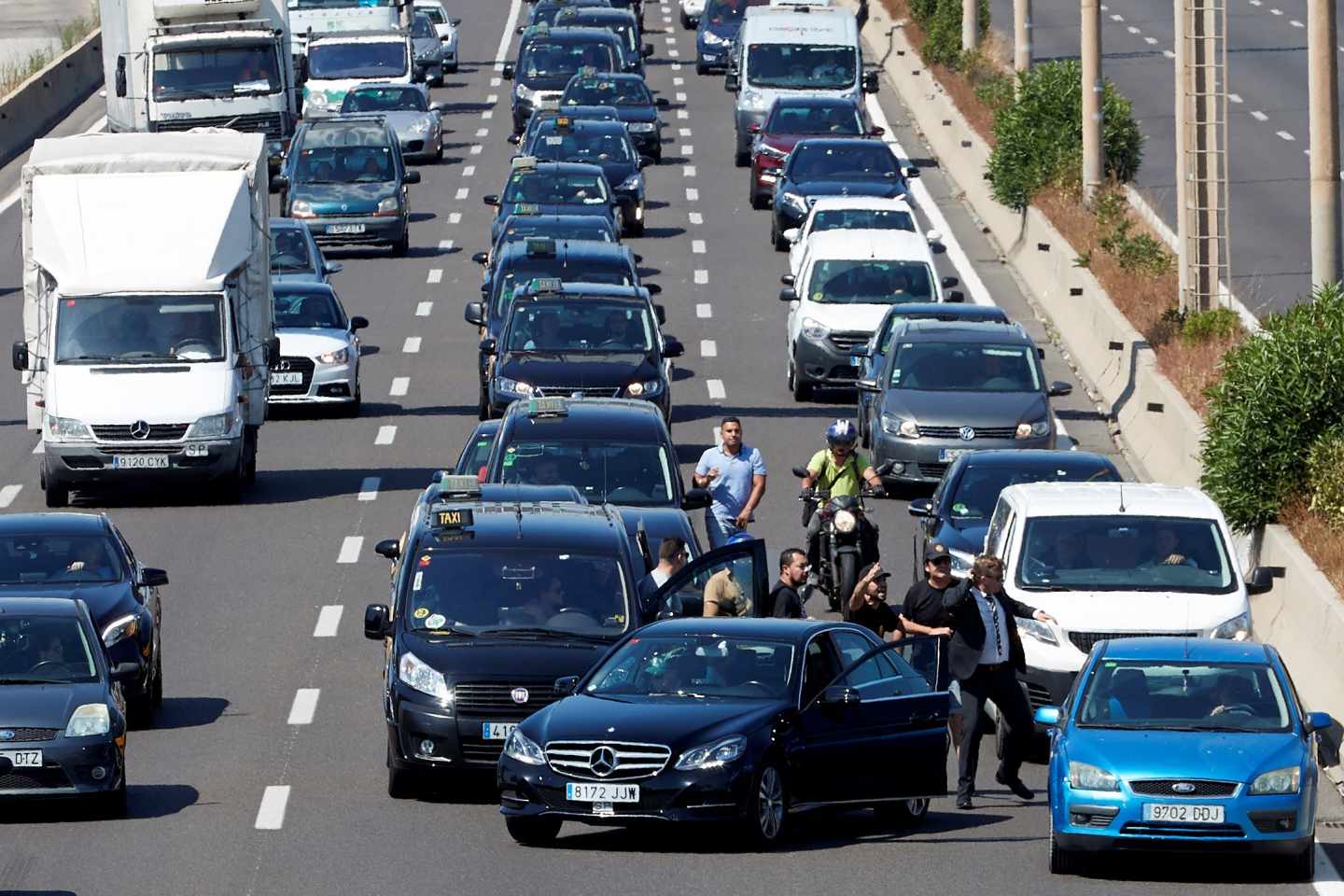 Uber y Cabify retoman el servicio en Barcelona tras las agresiones del miércoles.