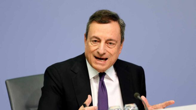 Draghi avisa contra los planes de Sánchez de desviarse del objetivo de déficit