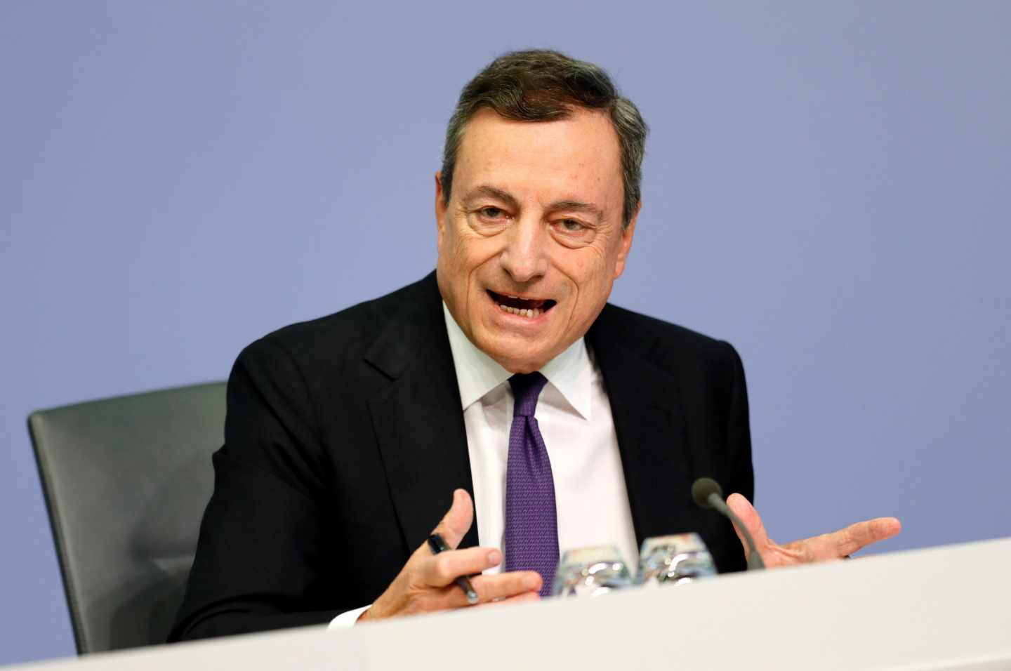 El BCE avisa contra los planes de Sánchez de desviarse del déficit fiscal.