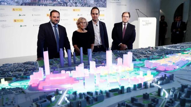 Abalos y Carmena presentan la Operación Chamartín. Ábalos y Carmena presentan la Operación Chamartín.