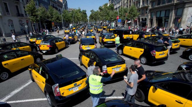 "Ni un paso atrás": el taxi se prepara para resisitir hasta el viernes en las calles