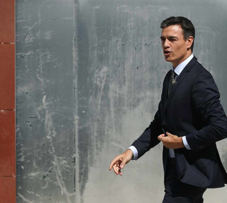 Sánchez lamenta el "paso atrás" del Senado argentino en materia de aborto