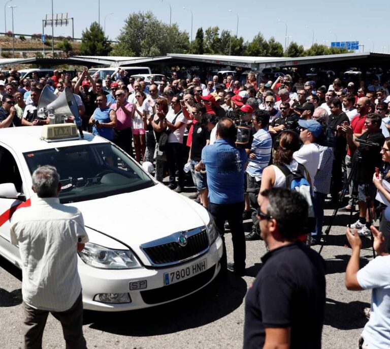 La Policía detiene a tres taxistas en Madrid e investiga más de 60 posibles agresiones