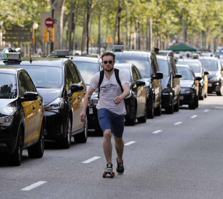 Los taxistas seguirán con la huelga hasta "ganar" y amenazan con "ir a más"