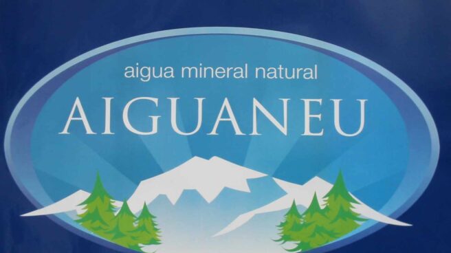 Condis retira las garrafas de cinco litros de agua de Manantial Aiguaneu