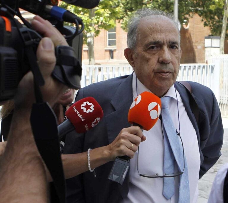 Álvarez Conde transfirió a sus hijos al menos 19.750 euros desde el organismo del máster