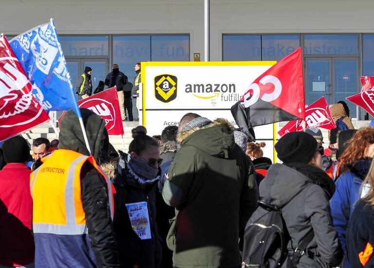 CCOO y UGT convocan huelga en Amazon para el 'Black Friday' y Navidad