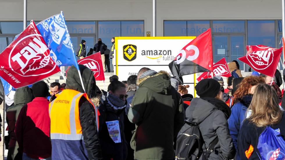 CCOO y UGT convocan huelga en Amazon para el 'Black Friday' y Navidad