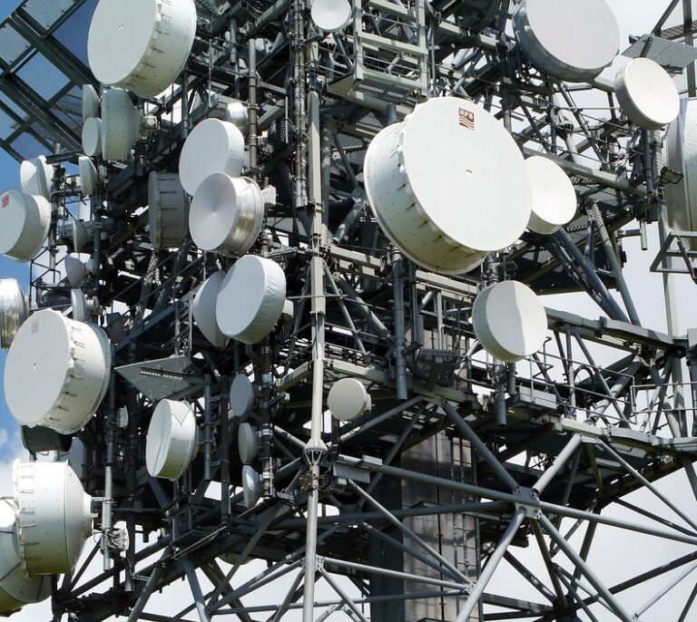 Ofensiva de las telecos contra los impuestos que soportan: si pagan más invertirán menos
