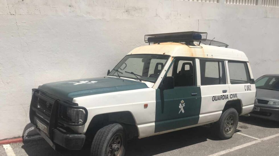 Un coche patrulla de la Guardia Civil, en una casa cuartel del Campo de Gibraltar.