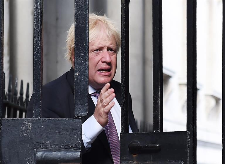 Las dimisiones de Johnson y Davis activan la bomba del Brexit contra la premier May