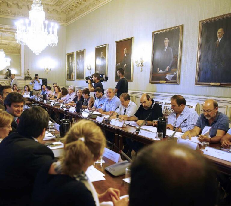 El Gobierno aprueba este viernes la convocatoria de 2.863 plazas de interinos para hacerlas fijas