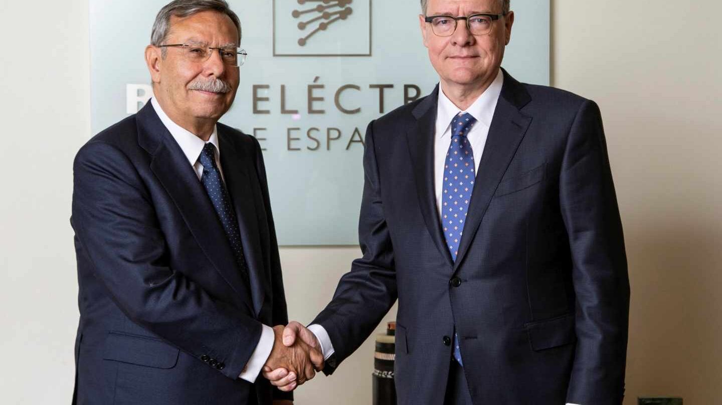 José Folgado y Jordi Sevilla, tras la aprobación del relevo en la presidencia de Red Eléctrica.