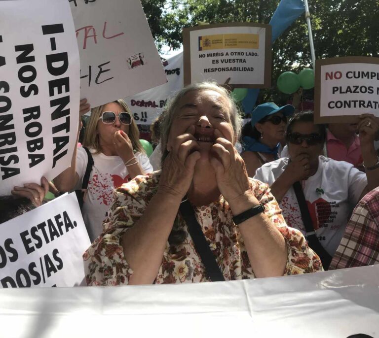 Los bancos no cobrarán por ahora los créditos concedidos a clientes de iDental