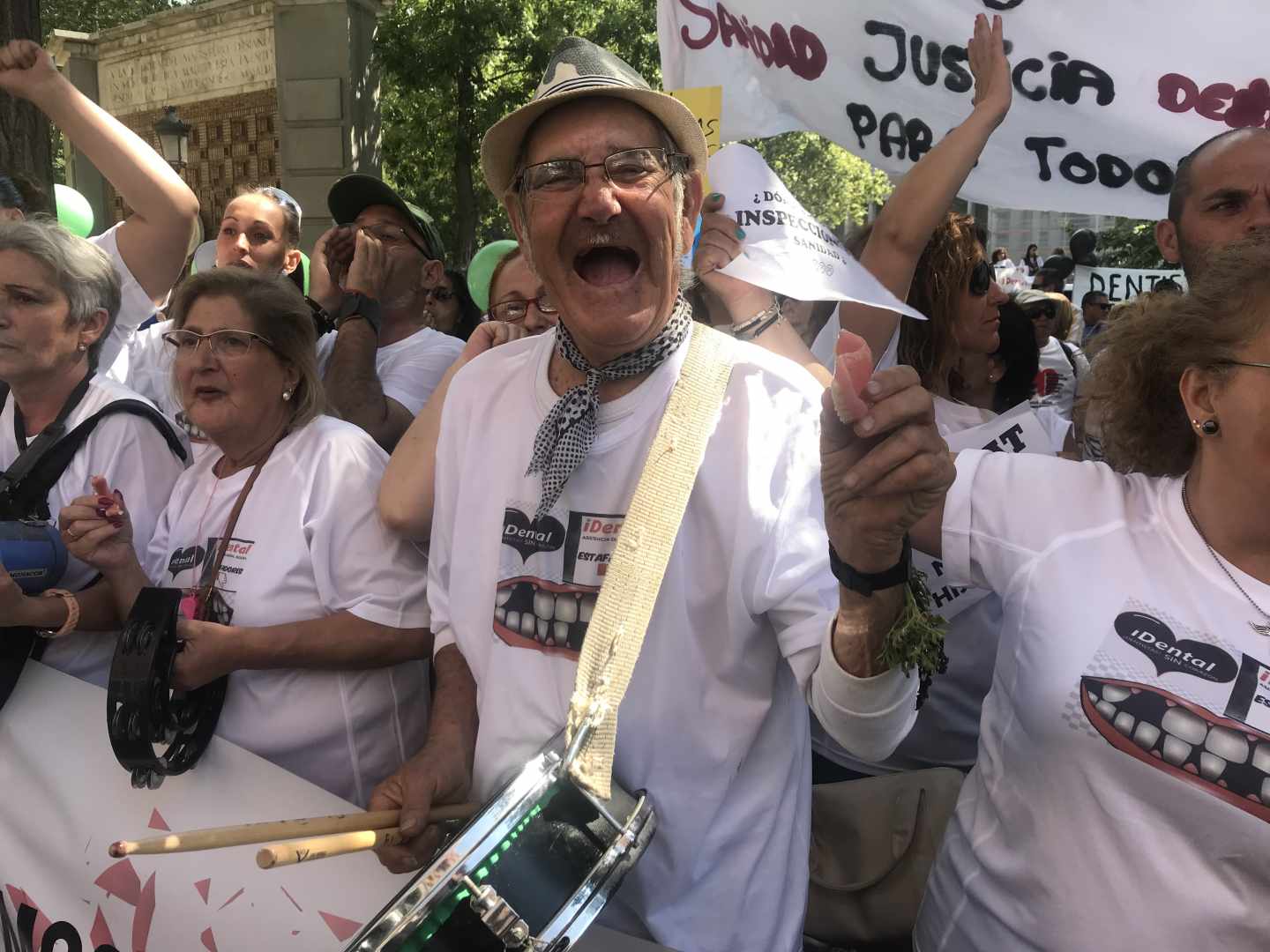 Antonio es uno de los afectados de iDental, en la manifestación frente al Ministerio de Sanidad.