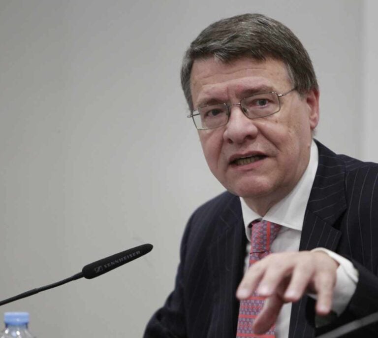 La receta de Jordi Sevilla para cambiar la administración: ligar el salario de los funcionarios a la productividad
