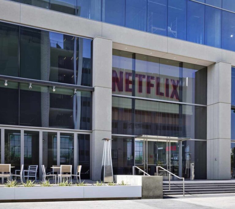 Netflix ya no es infalible: cae un 11% tras decepcionar al mercado y disparar su deuda