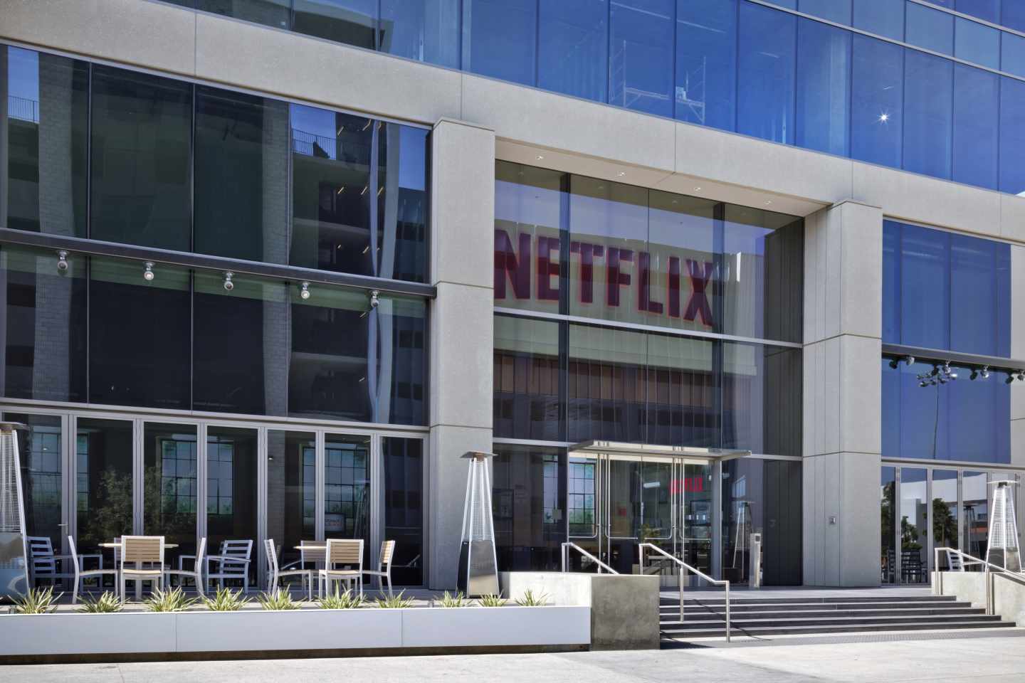 Netflix ya no es infalible: cae un 11% tras decepcionar al mercado y disparar su deuda