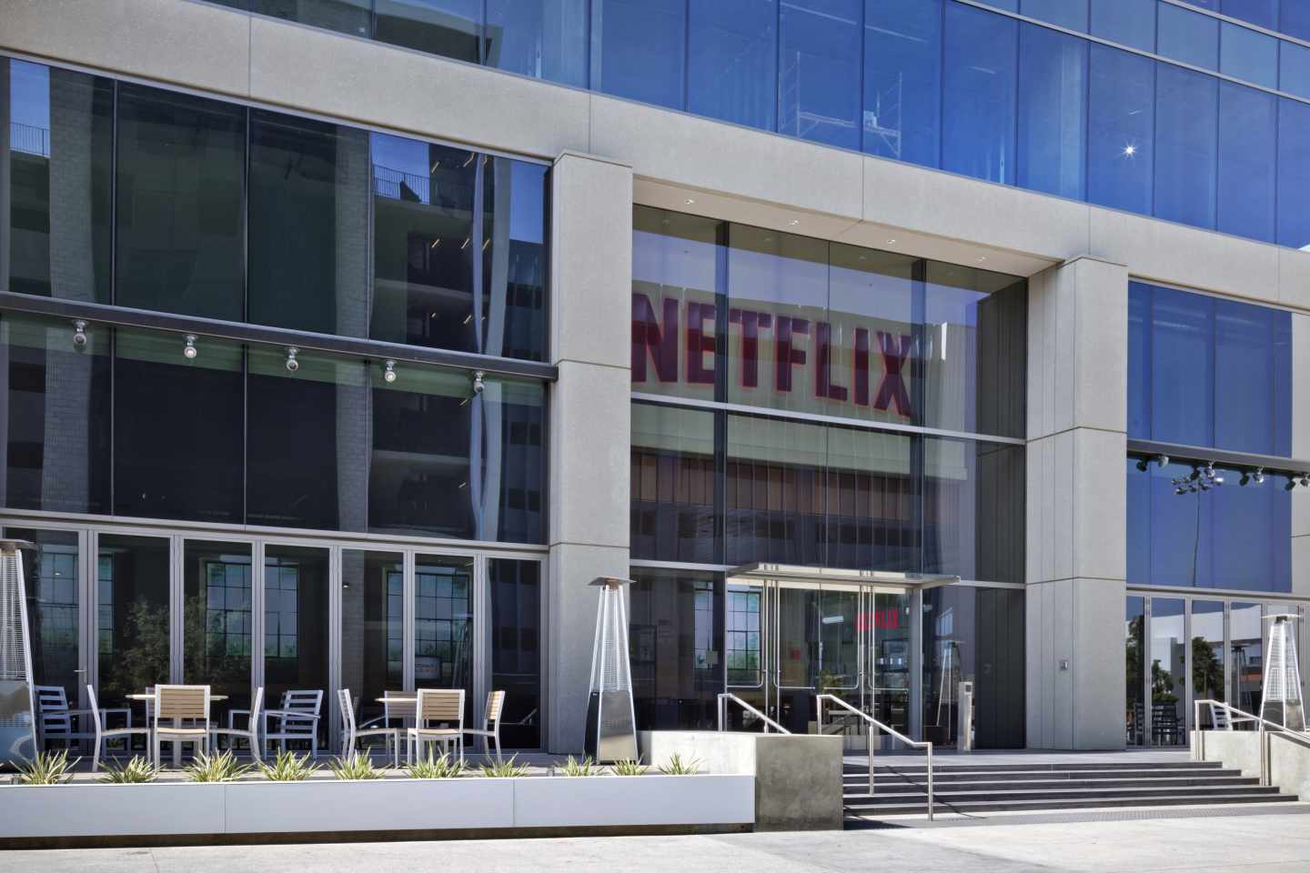 Netflix ya no es infalible: cae un 11% tras decepcionar al mercado y disparar su deuda