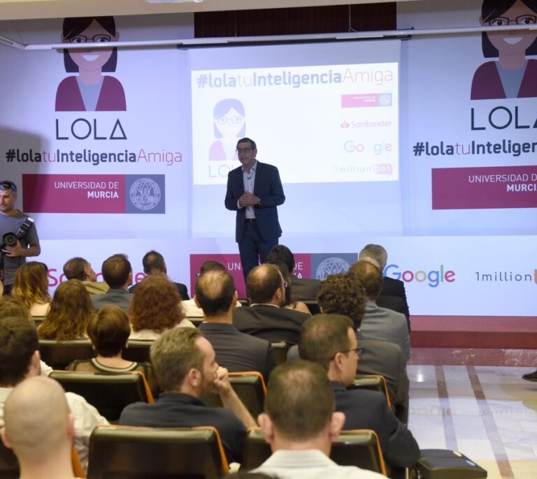 Lola, el chatbot que te ayuda a elegir carrera universitaria