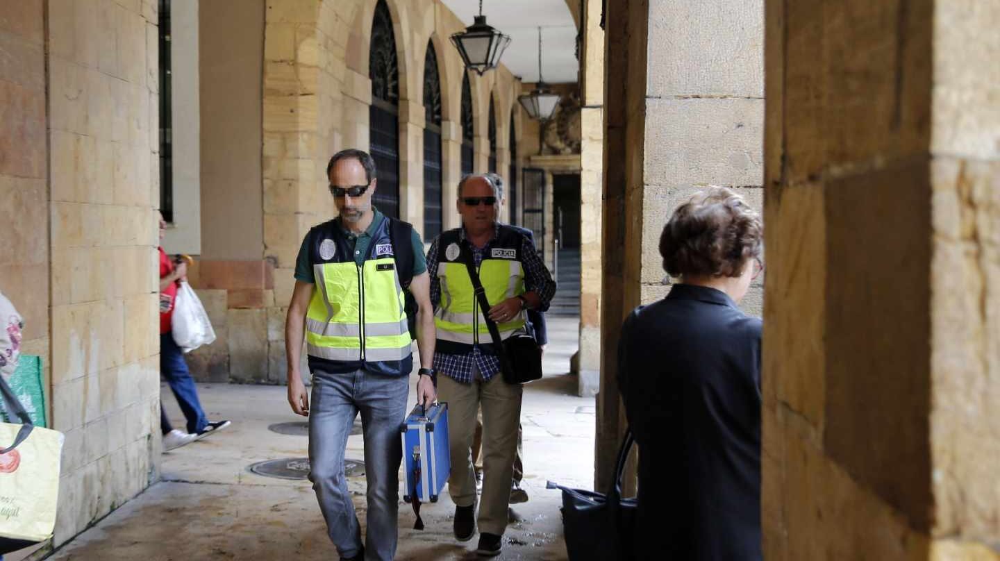 Operación Enredadera: agentes de Policía, en Oviedo.