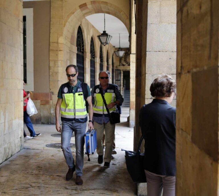 Un miembro de Cs y un asesor pedían 20.000 euros por amañar concursos