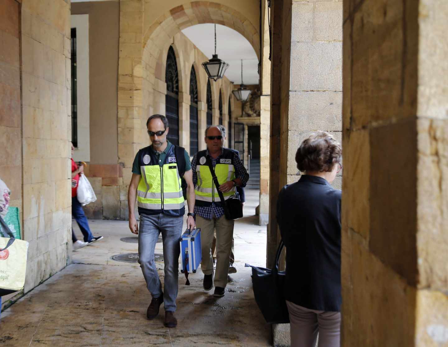 Operación Enredadera: agentes de Policía, en Oviedo.