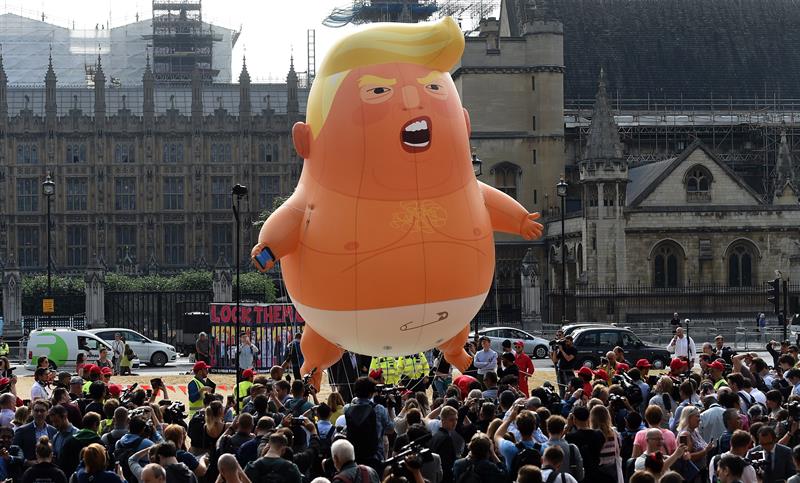 Donald Trump como un globo gigante en las protestas de Londres.
