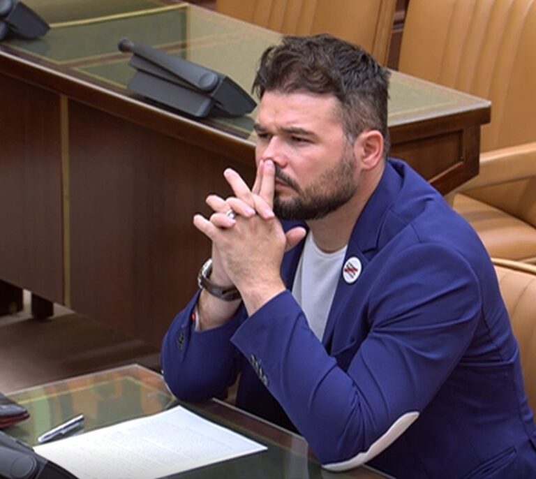 Rufián aboga por pinchar "la burbuja del independentismo mágico" y decir verdad