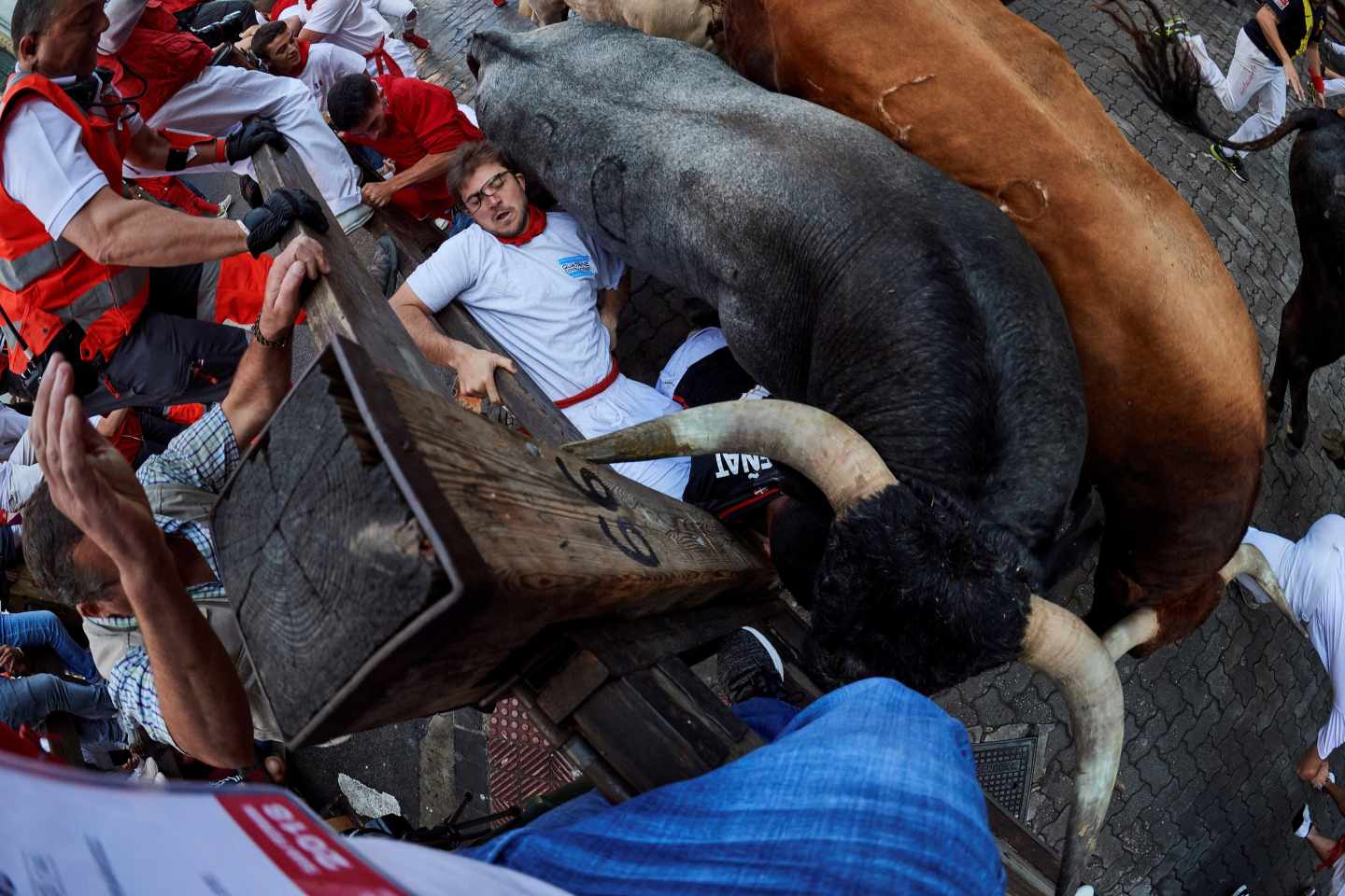 Un veloz y peligroso encierro de Miura cierra los Sanfermines 2018