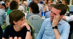 La guerra del PP, en 10 actos: las 'pullas' cruzadas entre Casado y Santamaría
