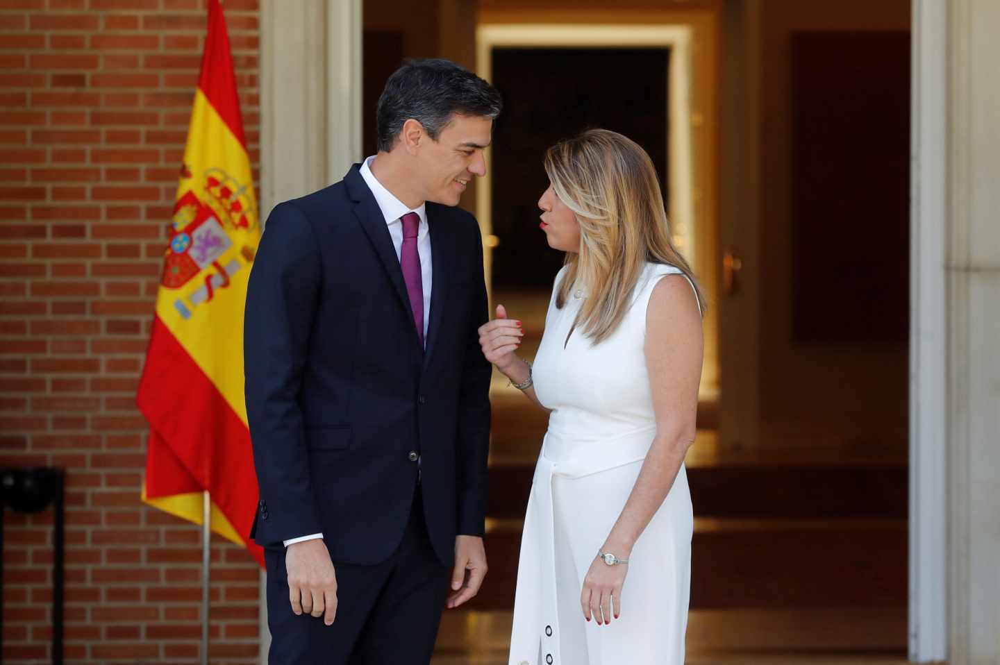 Pedro Sánchez recibe en la Moncloa a Susana Díaz.