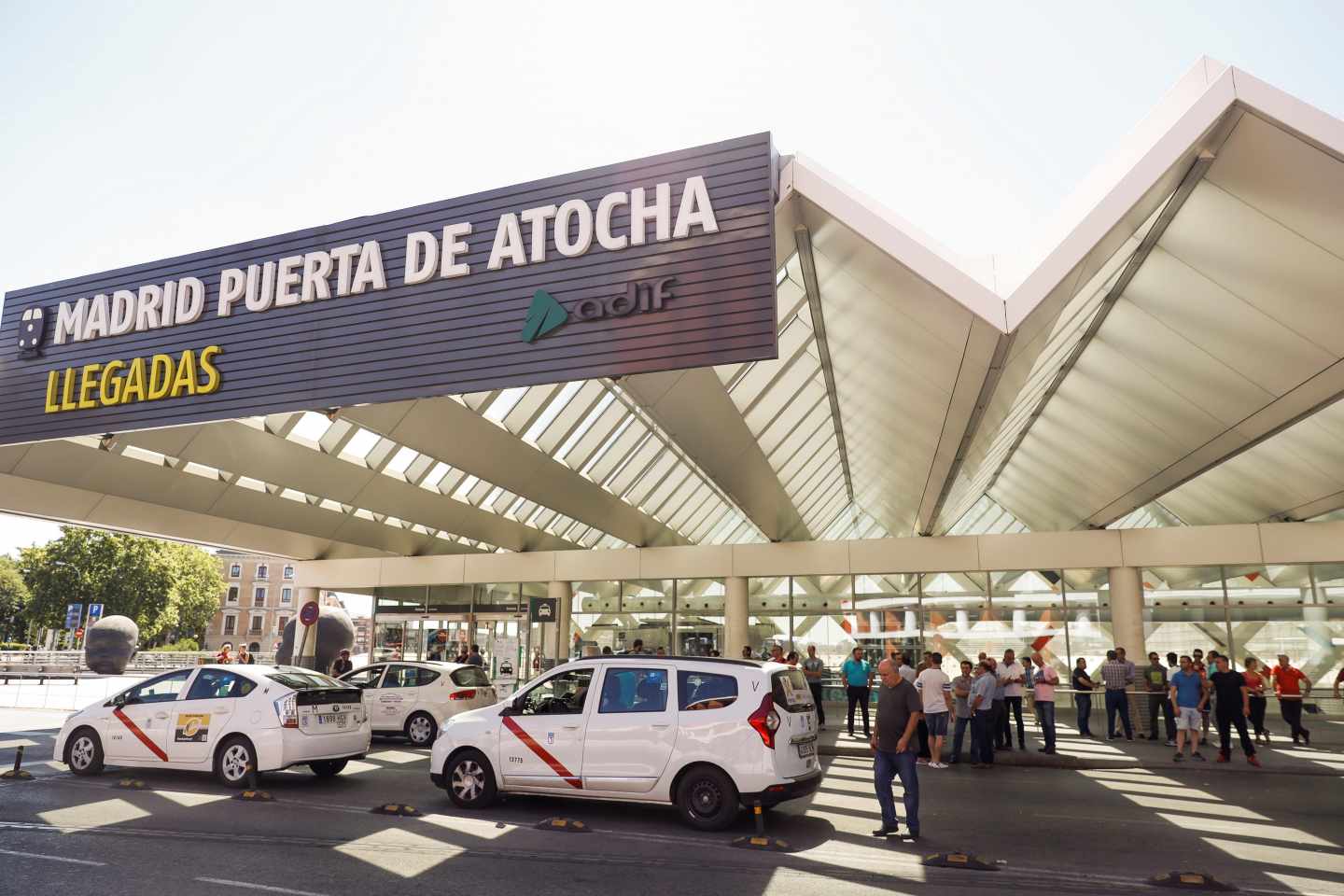 Huelga de taxis en la estación de Atocha.