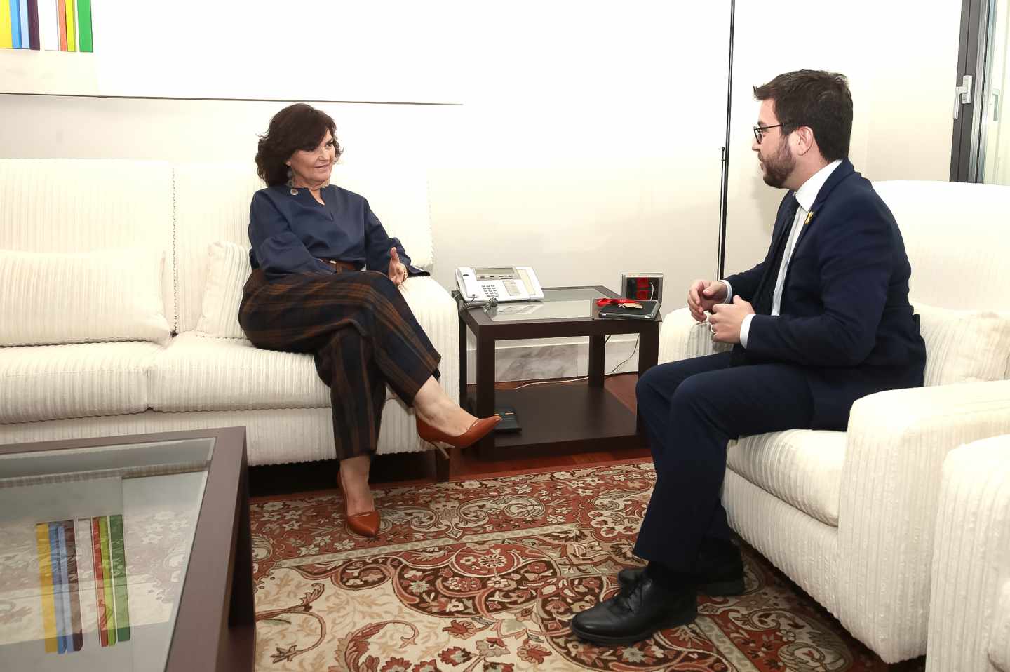 La vicepresidenta del Gobierno, Carmen Calvo, con el vicepresident de la Generalitat, Pere Aragonés, en su reunión en Moncloa.