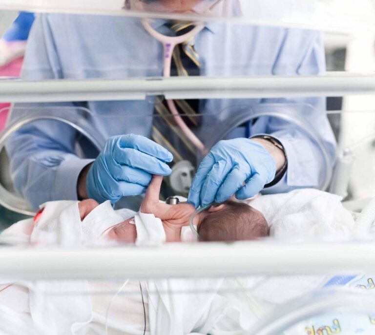 Nacer antes de la semana 32 de embarazo: a qué se enfrentan los bebés prematuros