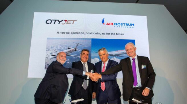 Miguel Ángel Falcón, director general de Air Nostrum; Carlos Bertomeu, presidente ejecutivo de Air Nostrum; Pat Byrne, consejero delegado de CityJet; y Cathal O´Connell, director comercial de CityJet.