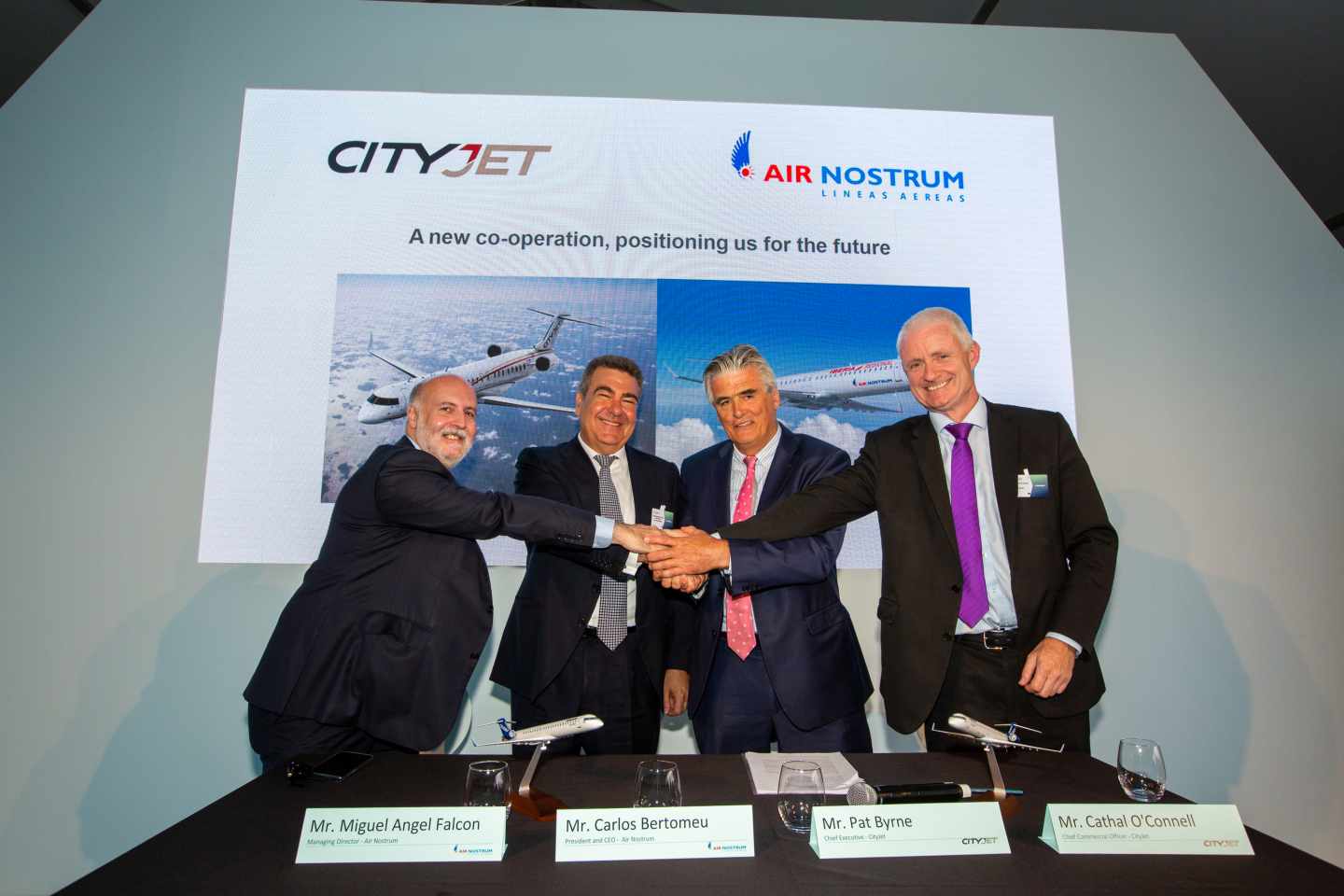 Miguel Ángel Falcón, director general de Air Nostrum; Carlos Bertomeu, presidente ejecutivo de Air Nostrum; Pat Byrne, consejero delegado de CityJet; y Cathal O´Connell, director comercial de CityJet.